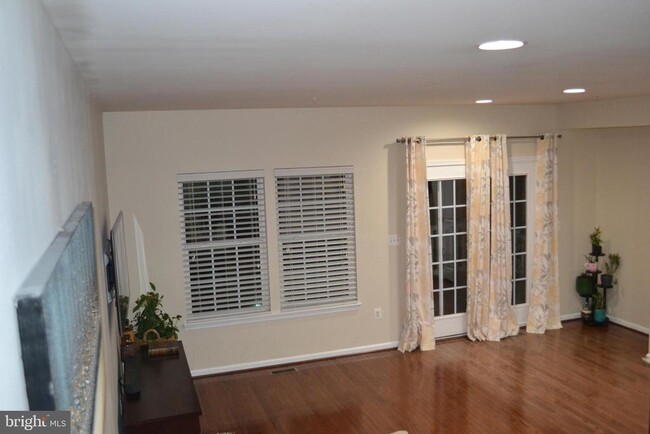 Building Photo - 3204 Vogel Rd