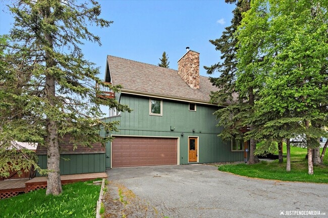 Building Photo - Hillside Retreat