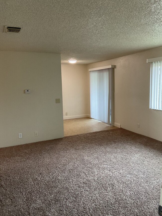 Building Photo - MINA85