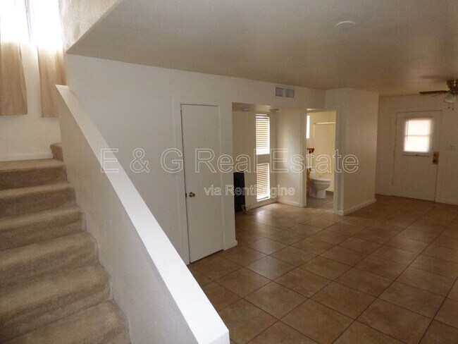 Building Photo - 1309 W 7th Pl