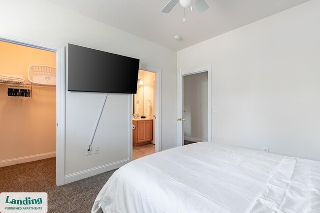 Building Photo - 2118 Silvercrest Dr