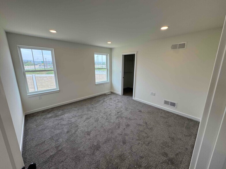 Building Photo - 54 S Revere St
