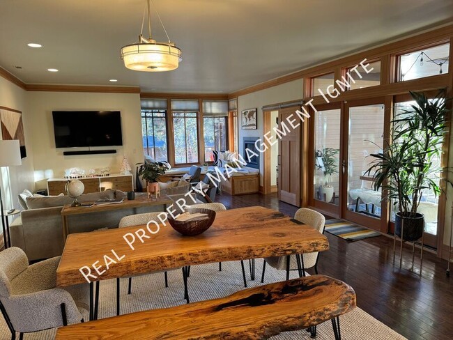 Building Photo - 2157 NW Lolo Dr
