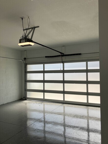 Building Photo - 2033 Greenbriar Ter