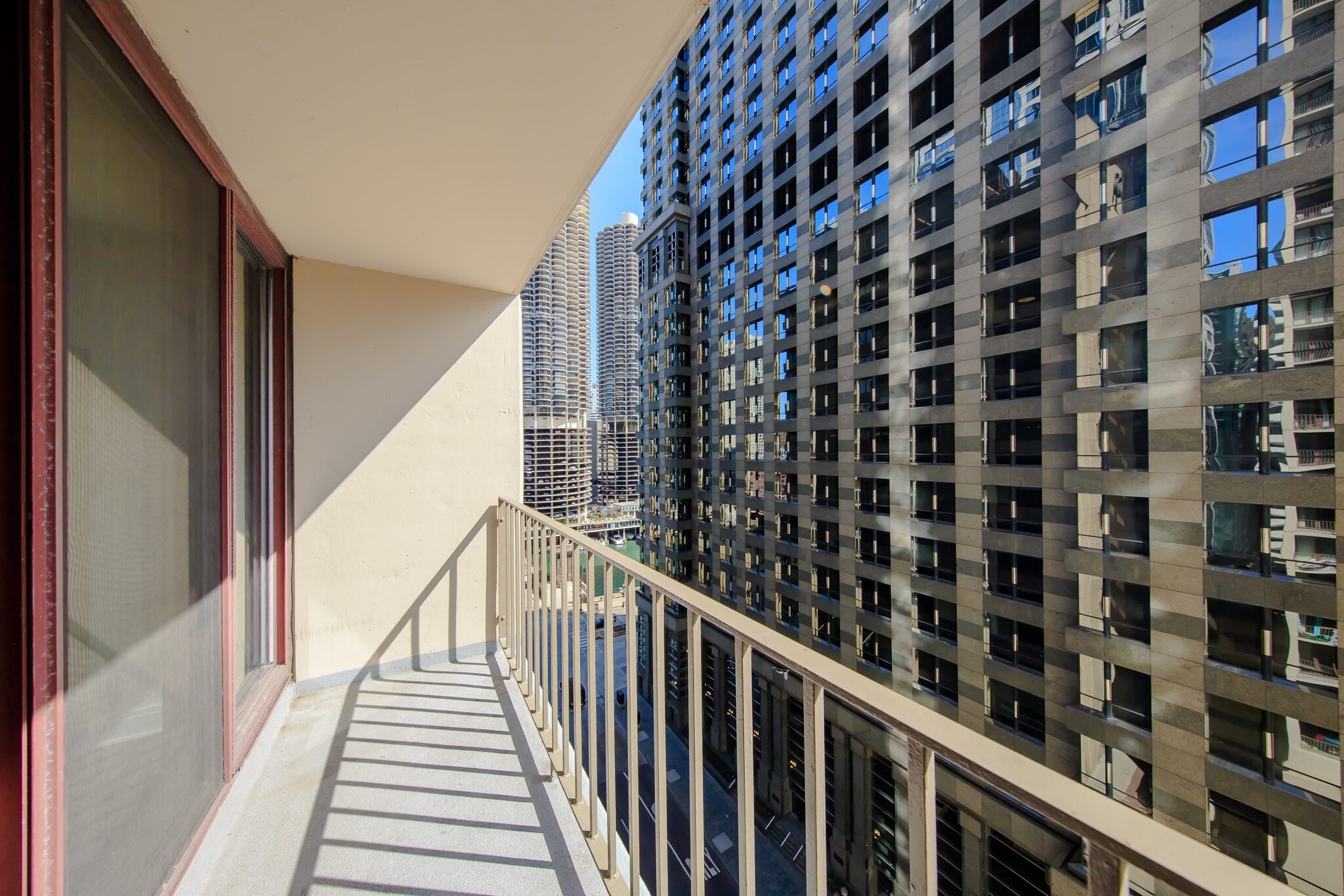 Balcony - 200 N Dearborn St
