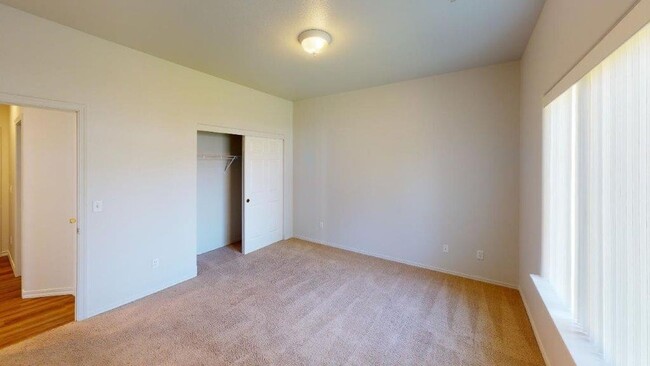 Building Photo - 1372 SE Newgate Dr