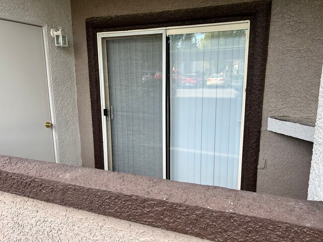 Building Photo - Charming 1 bedroom Condo with full size Ga...