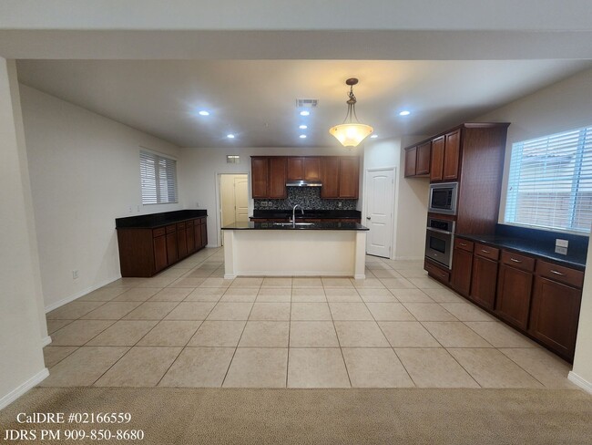 Building Photo - Eastvale 3 Bedroom Home