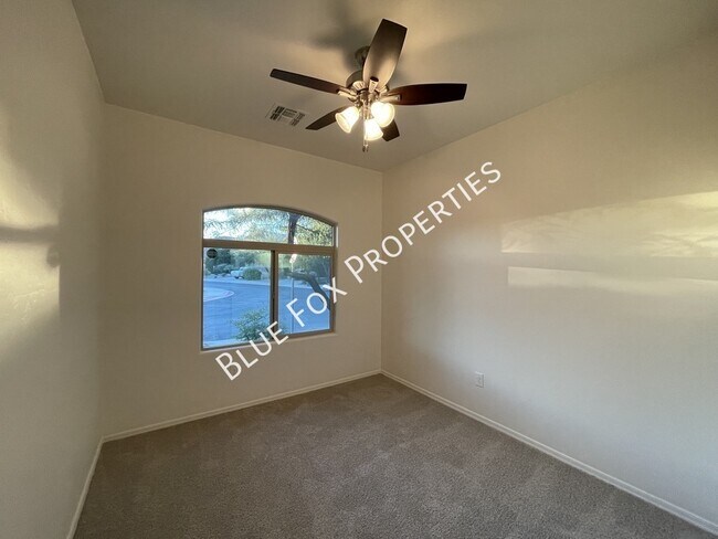 Building Photo - 8721 N Black Pine Dr