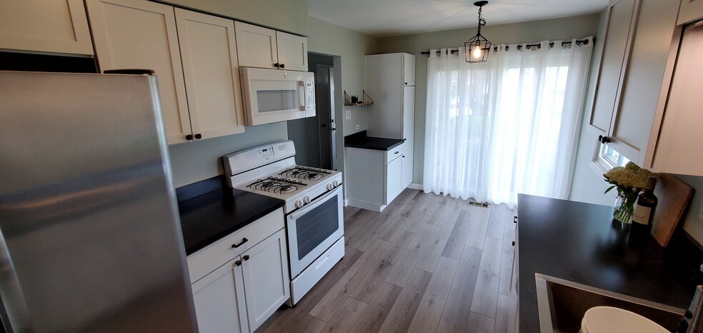 Building Photo - 1576 Dundee Dr