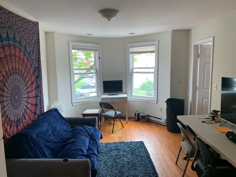 Building Photo - 88 Hammond St