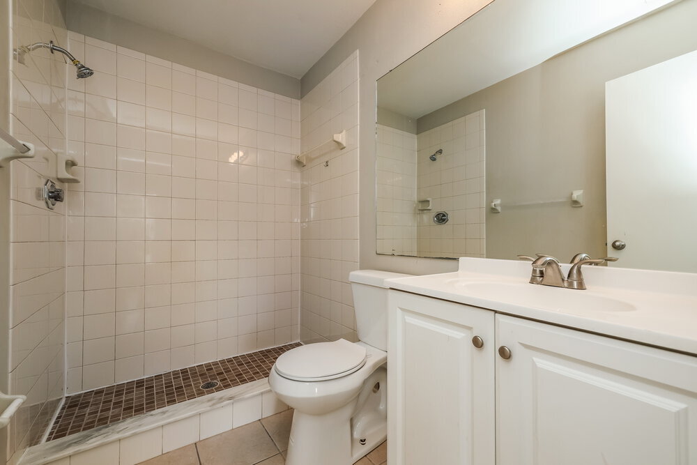 Building Photo - 317 Regal Park Dr