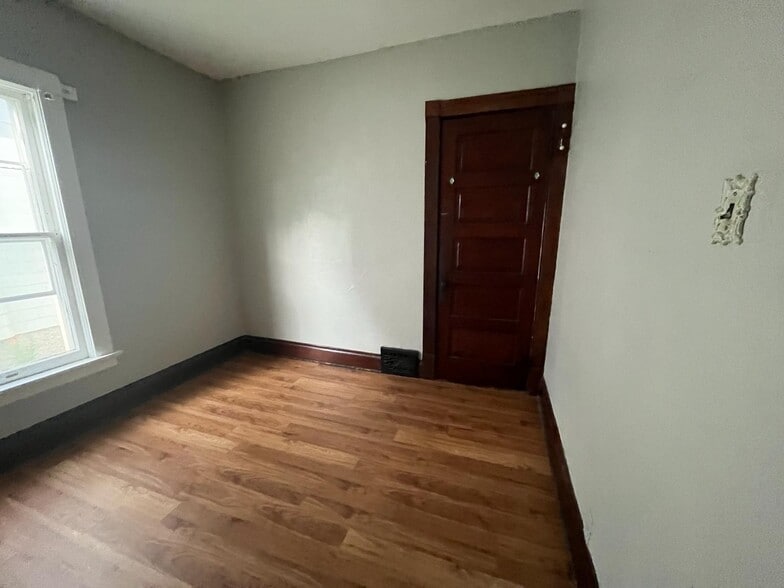 Bedroom - 2926 N Cramer St