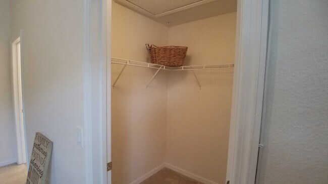 Building Photo - Beautiful Furnished 2/2.5  Pool View Condo x Rent Close to Universities.