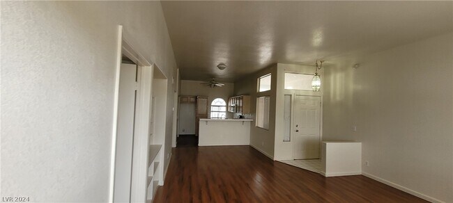 Building Photo - 3125 N Buffalo Dr