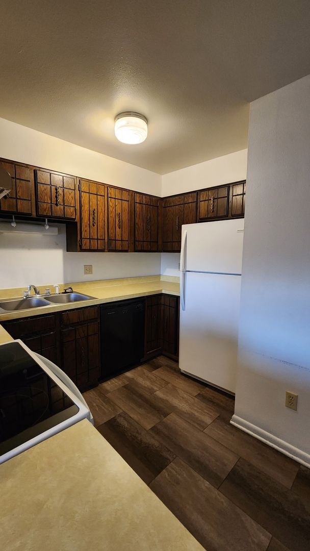 Interior Photo - 12th5301 (KC-AM)