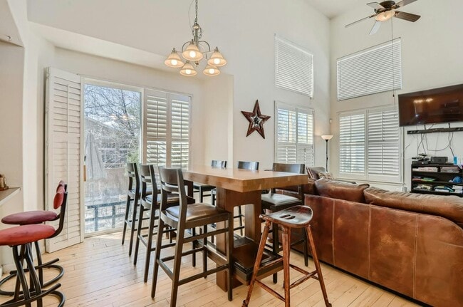 Building Photo - 3892 E Aldenbridge Cir