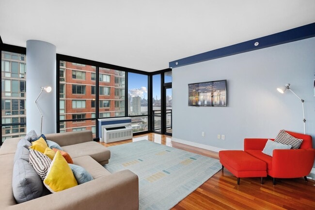 Building Photo - 389 Washington St