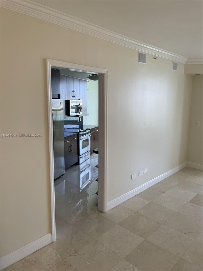 Building Photo - 848 Brickell Key Dr