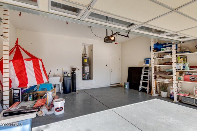 Building Photo - 2037 W Periwinkle Way