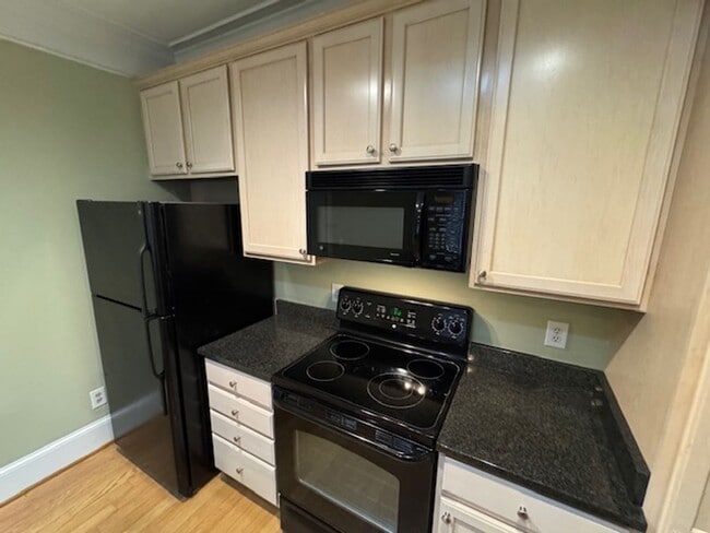 Building Photo - Atlantic Place Condo - Preleasing Opportun...