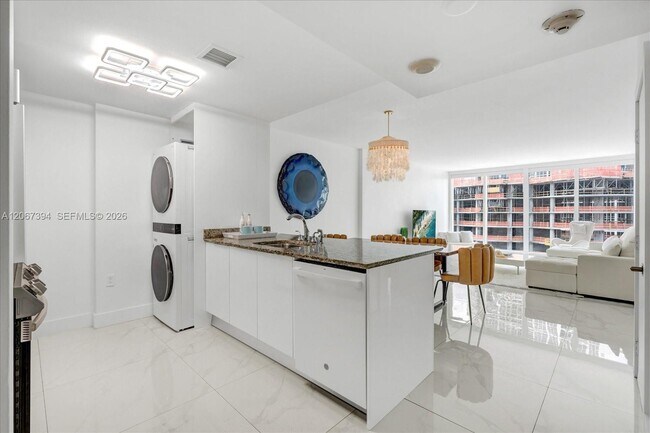 Building Photo - 10275 Collins Ave