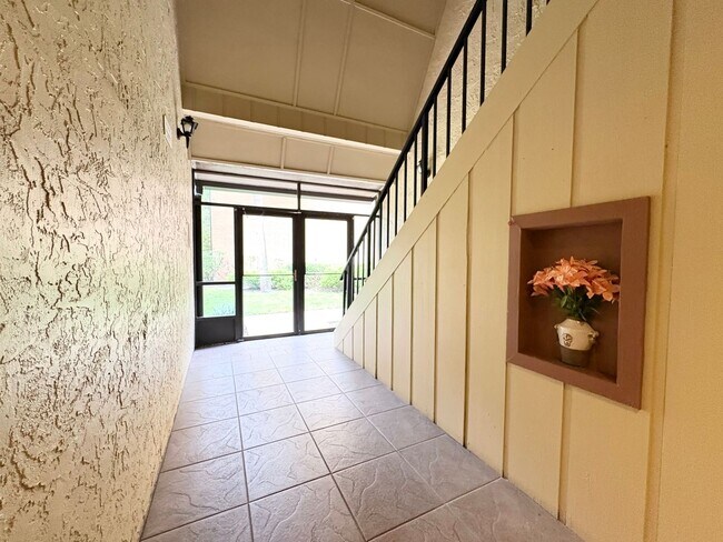 Building Photo - Gorgeous 1/1 Condo in Winter Springs ~ Upd...