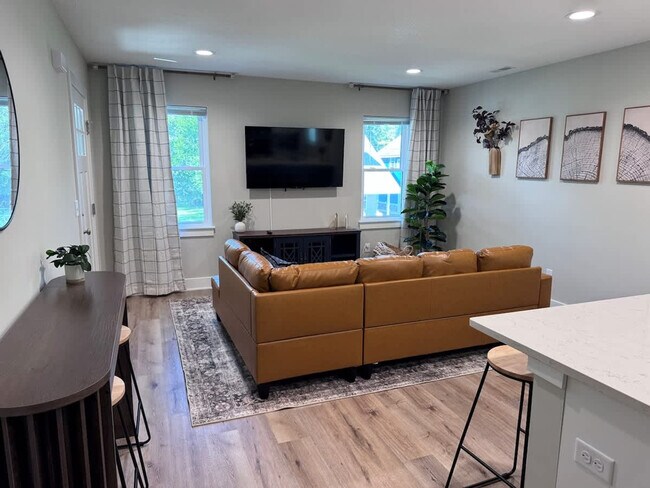 Building Photo - 1249 Kinsmoor Ave