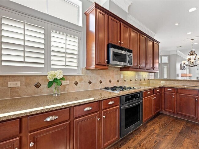 Building Photo - 625 Hartman St