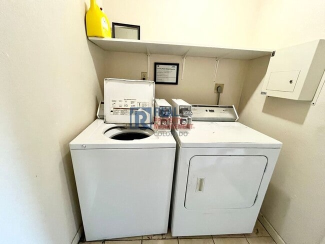 Building Photo - 2028 Friendship Pl