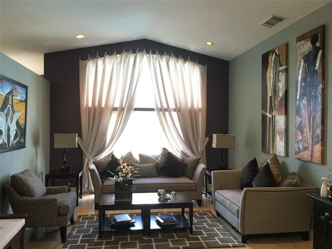 Building Photo - 160 NW 166th Ave