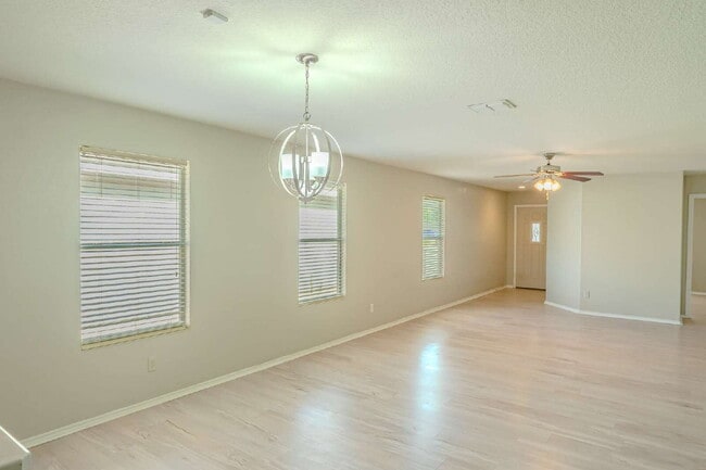 Building Photo - 11934 Dove Ranch