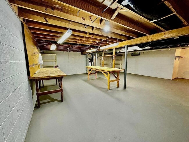 Building Photo - 3380 Tschopp Rd NE