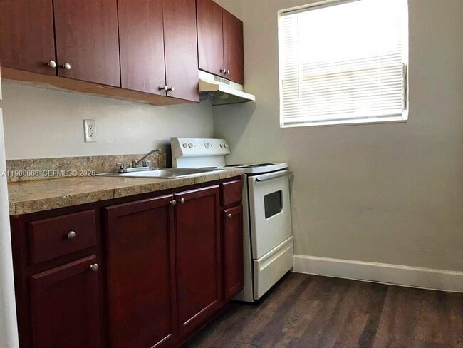 Building Photo - 1801 NW 2nd Ct