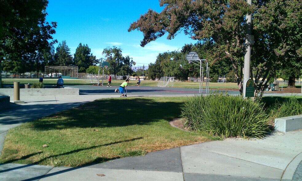 Primary Photo - 1119 Starbird Cir