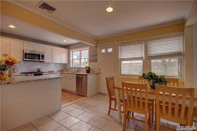 Building Photo - 85 Jefferson Blvd