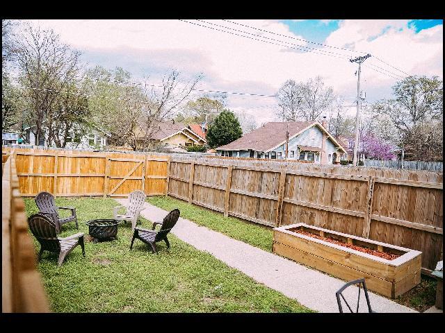 Building Photo - 408 W 4th St