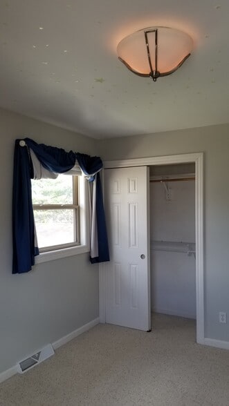 Building Photo - 134 Chestnut Ridge Dr