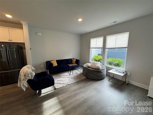 Building Photo - 335 Ladybird Ln