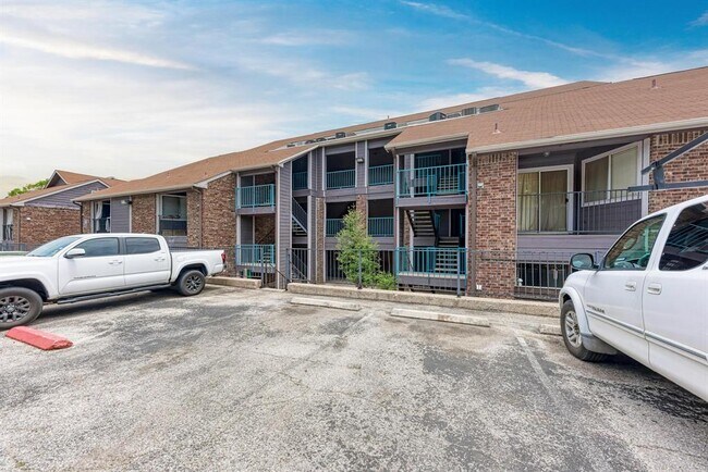 Building Photo - 1840 Burton Dr
