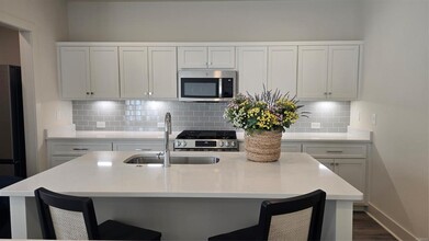 Building Photo - 4517 Broadwick St