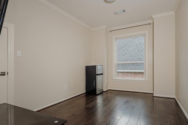 Building Photo - 14 Graceful Elm Ct