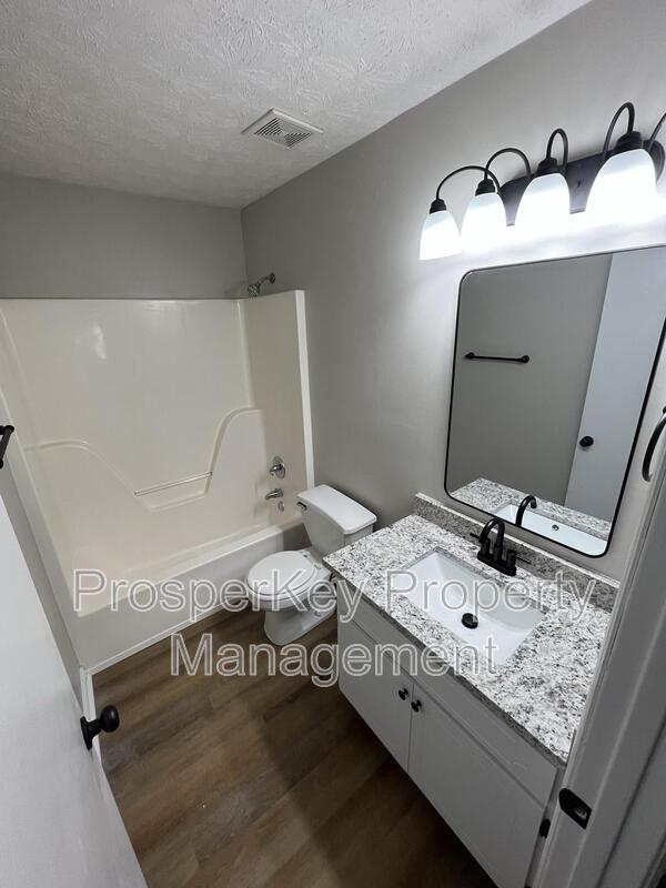 Building Photo - 5766 Spanish Oak Dr