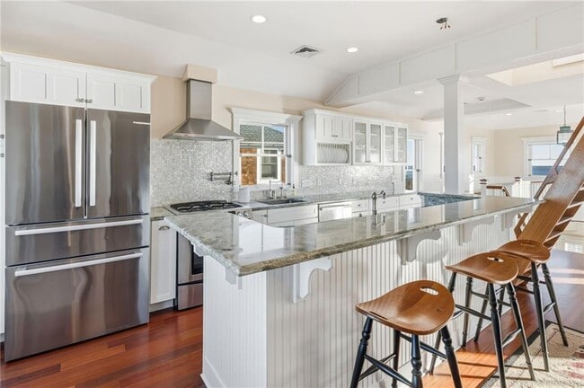 Building Photo - 246 Sand Hill Cove Rd