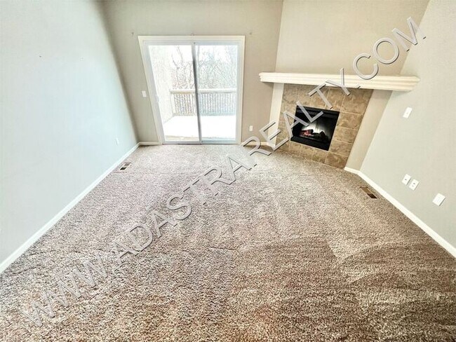 Building Photo - Beautiful and Spacious Olathe Townhome-Available in AUGUST!!!