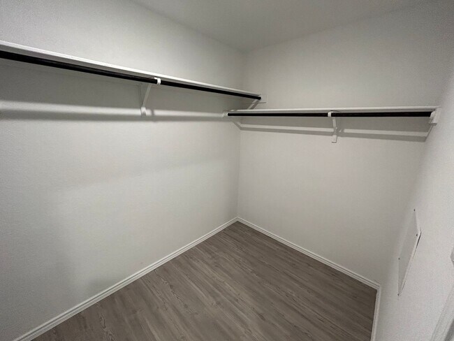 Building Photo - **APPLICATION RECEIVED** BEAUTIFUL 3 Bedroom / 2 Bath Home w/ Community Park & Pool!