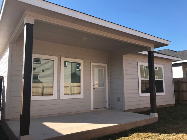 Building Photo - 612 LT Rusty Dr