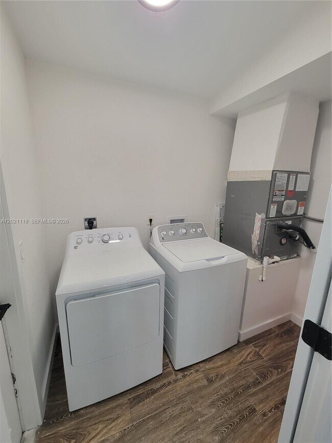 Building Photo - 3415 Sulstone Dr