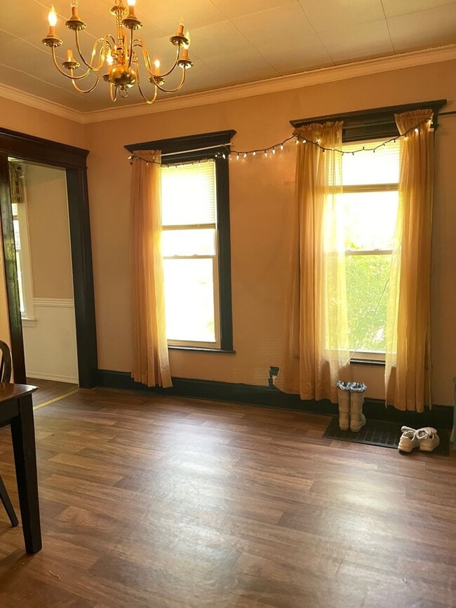 Building Photo - 420-422 Douglas Street