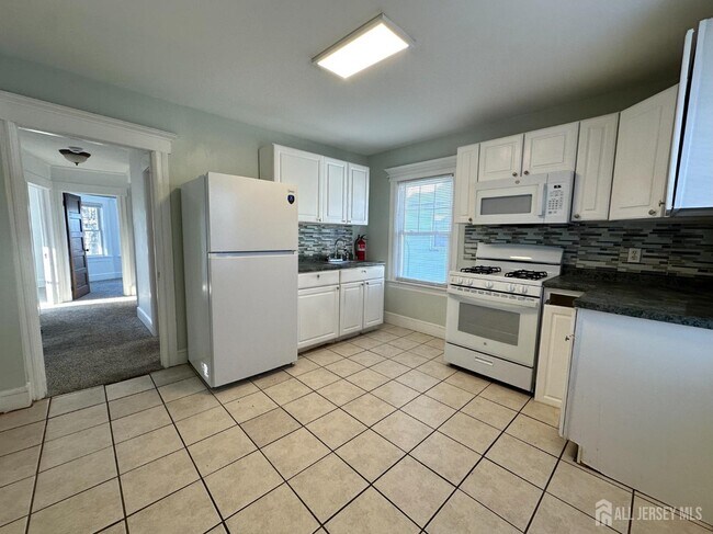 Building Photo - 511 Grove St